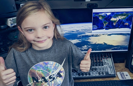 8岁女童使用无线电与国际空间站宇航员通联